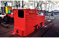 5噸架線(xiàn)式湘潭礦用電機(jī)車(chē)發(fā)往金屬礦