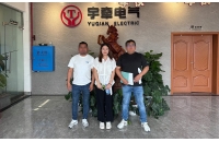廣西海外客戶來廠采購遠(yuǎn)程遙控型5噸湘潭鋰電池電機(jī)車